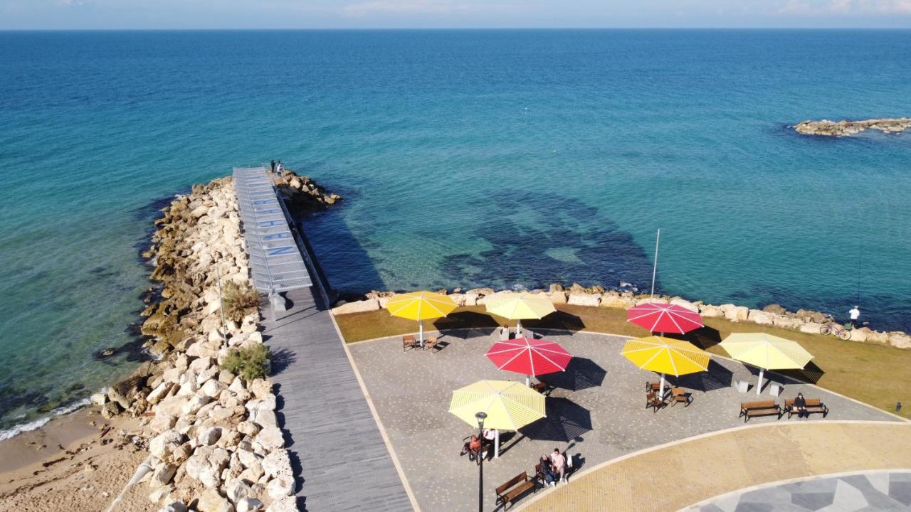 Hotel Breezot Yam Nahariya Esterno foto