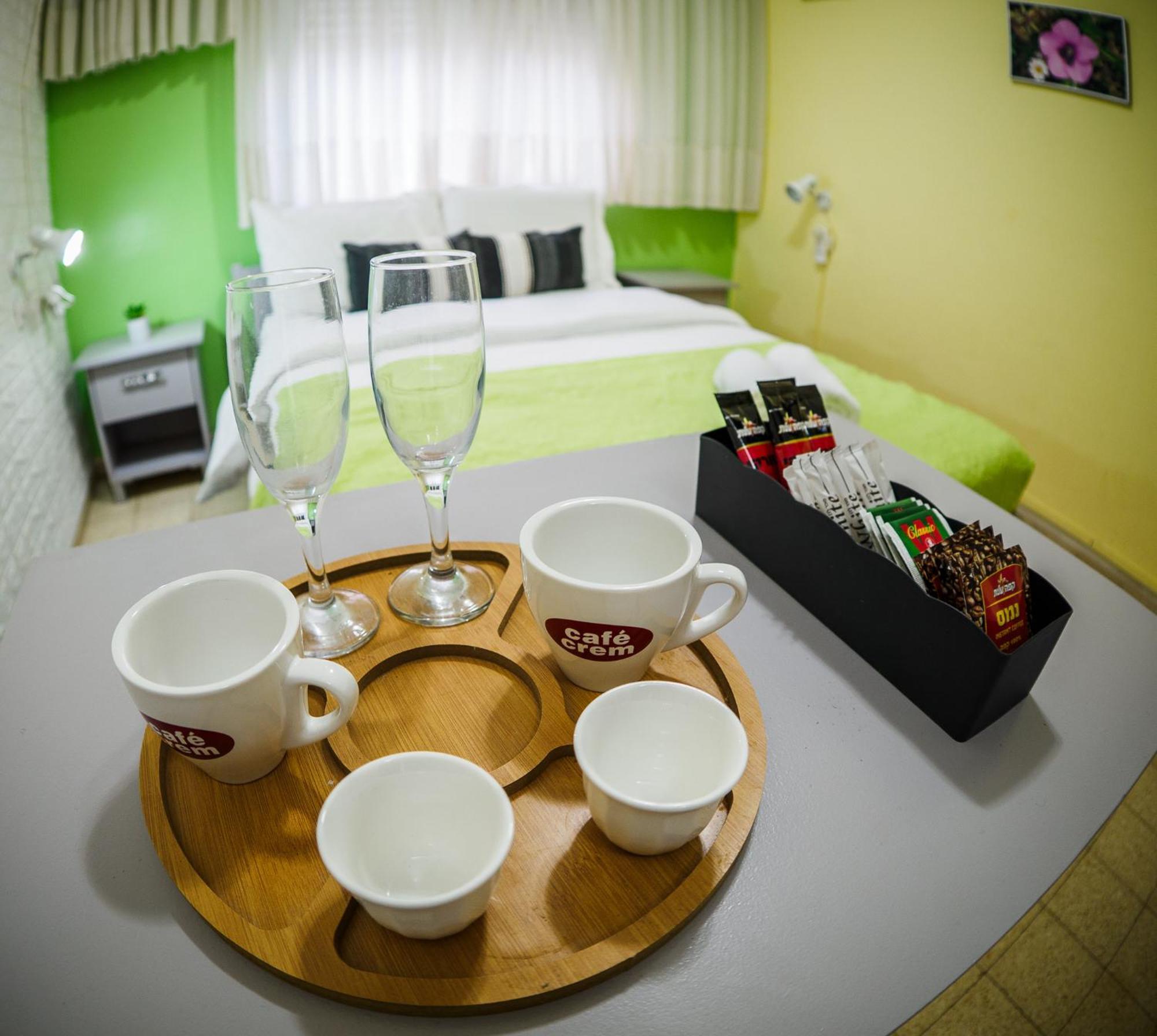 Hotel Breezot Yam Nahariya Esterno foto